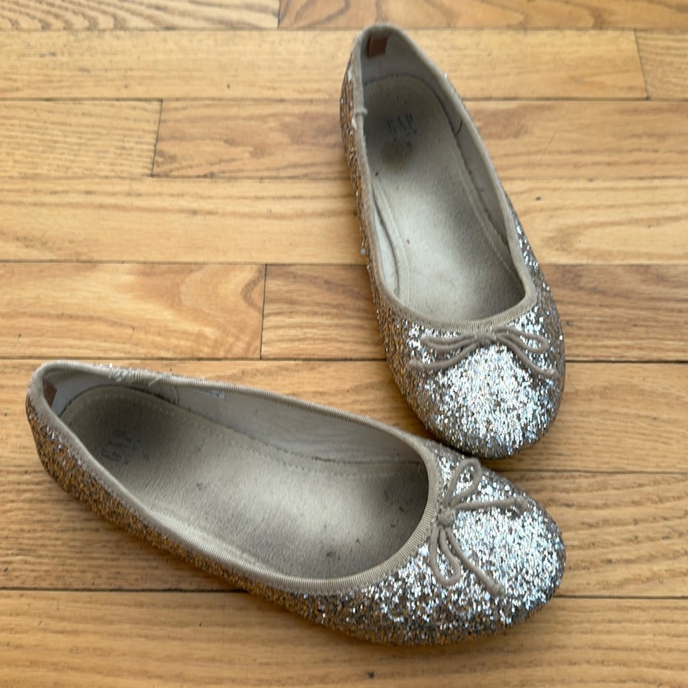 Gap Gold sparkly Girls dress shoes